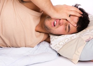 חוסר או עודף של שעות שינה יכולים לגרום למיגרנה
